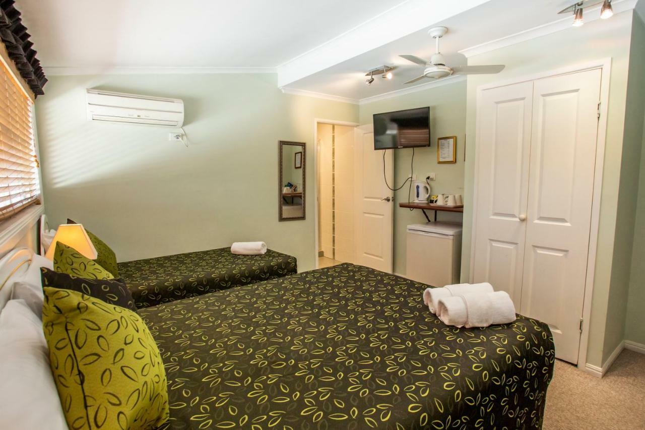 Ainslie Manor Bed And Breakfast Redcliffe Exterior photo